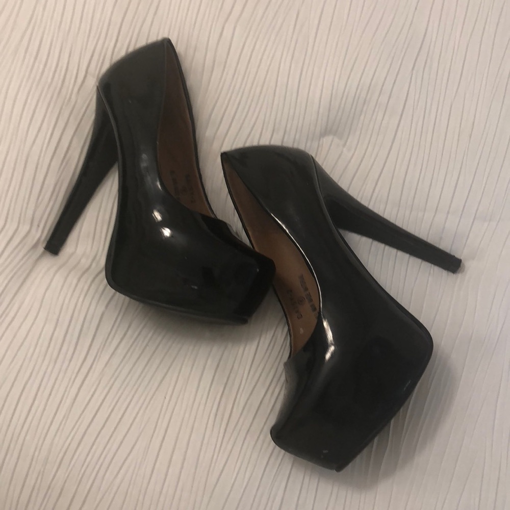 HIGH HEELS